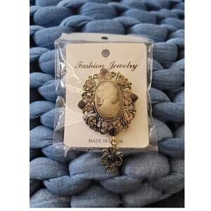 Gzrlyf Victorian Cameo Pin Vintage Rhinestone Jewelry Brooch-